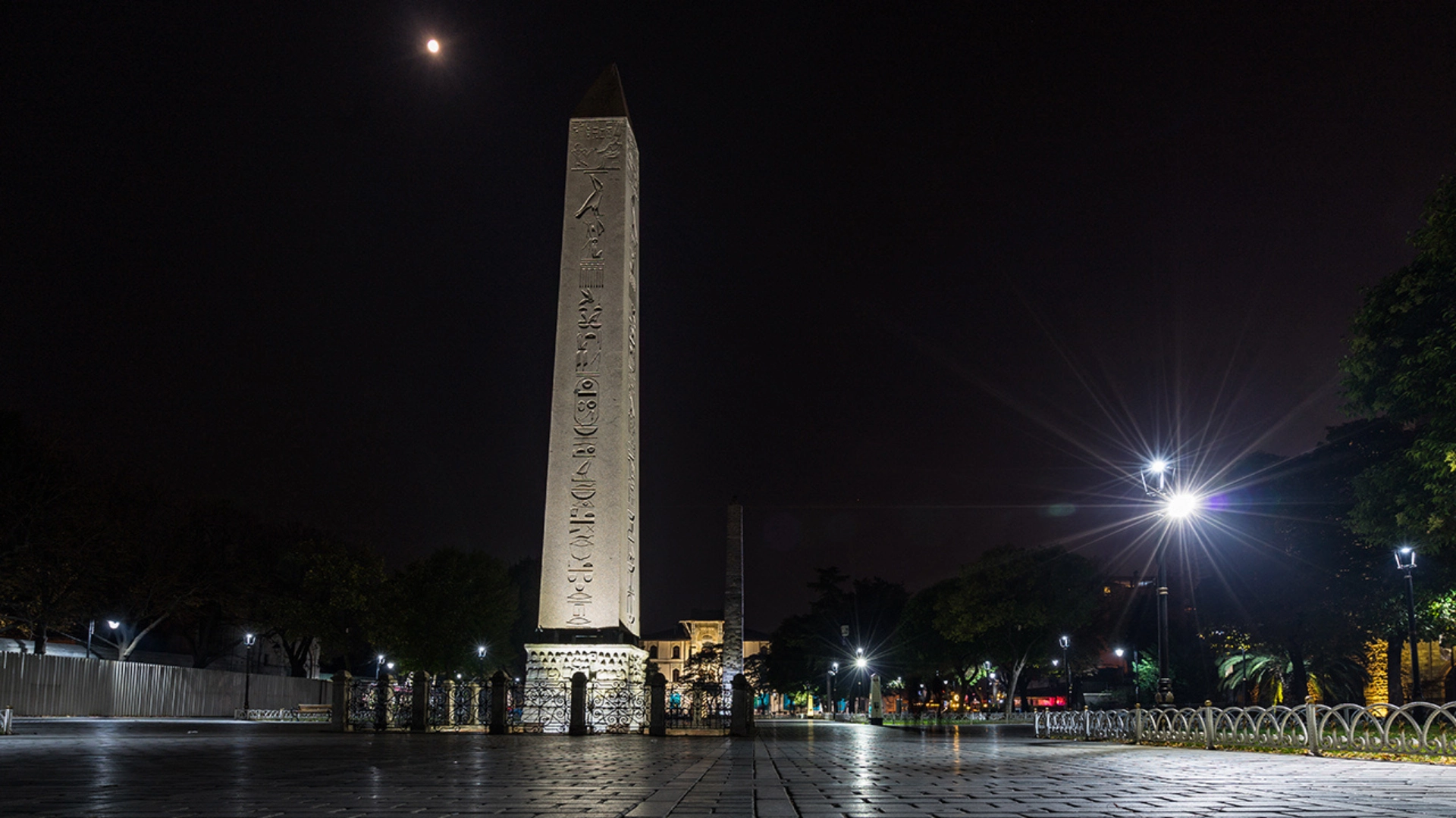 İstanbul/Sultanahmet After Dark: From Domes to Depths